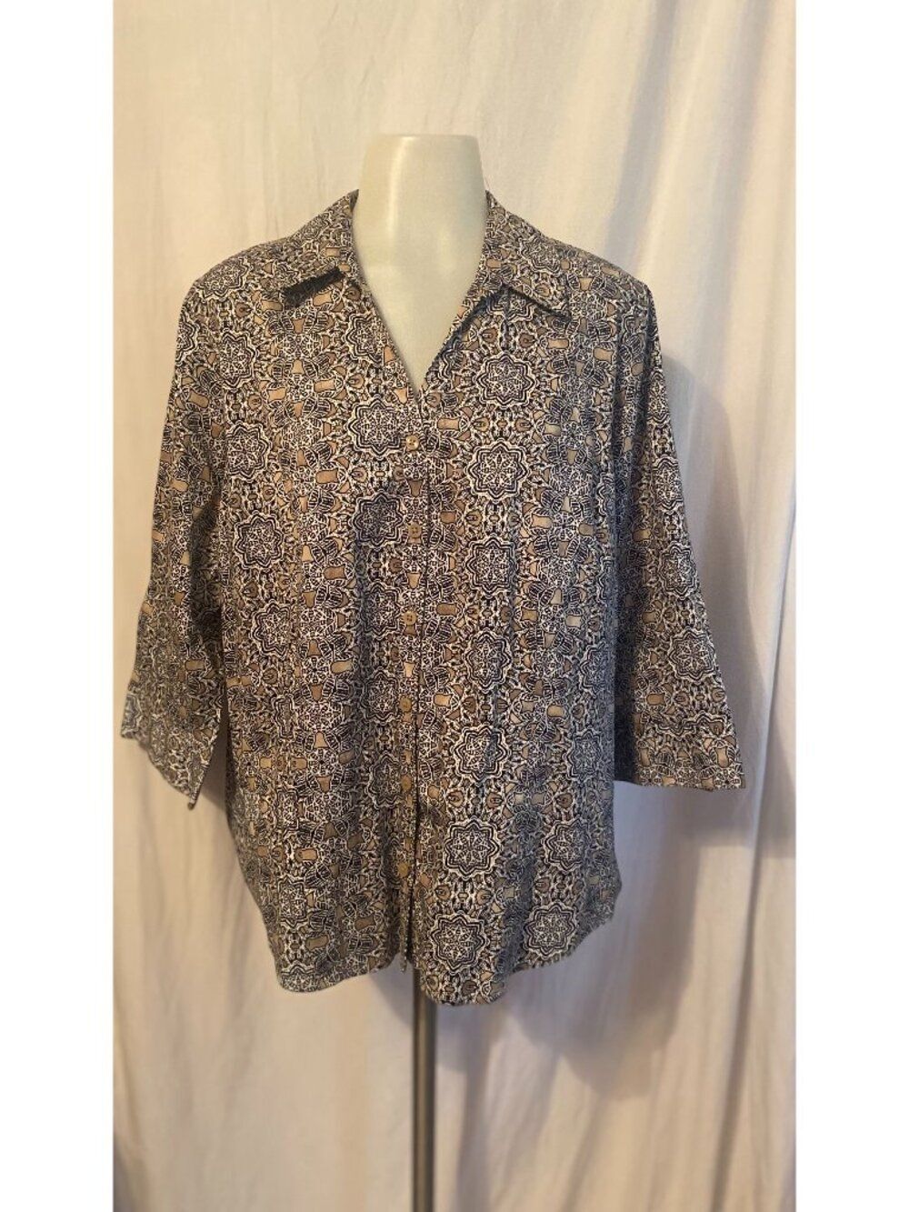 Dana Buchman Black & Beige Geometric Medallion Print Button Front Tunic Blouse